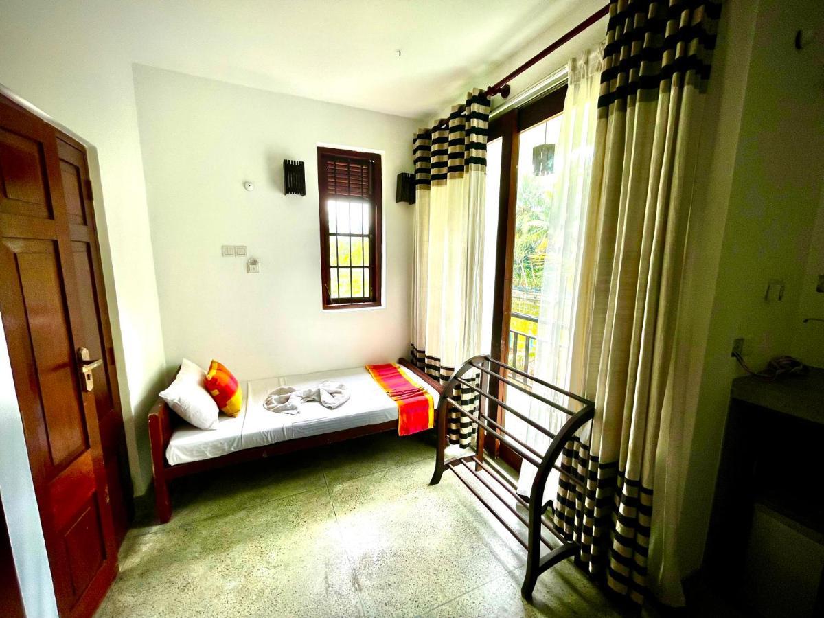 Lagoon Boutique Hotel Kanattegoda Extérieur photo