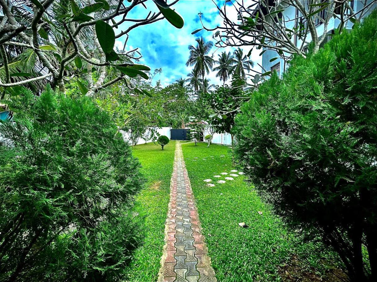 Lagoon Boutique Hotel Kanattegoda Extérieur photo