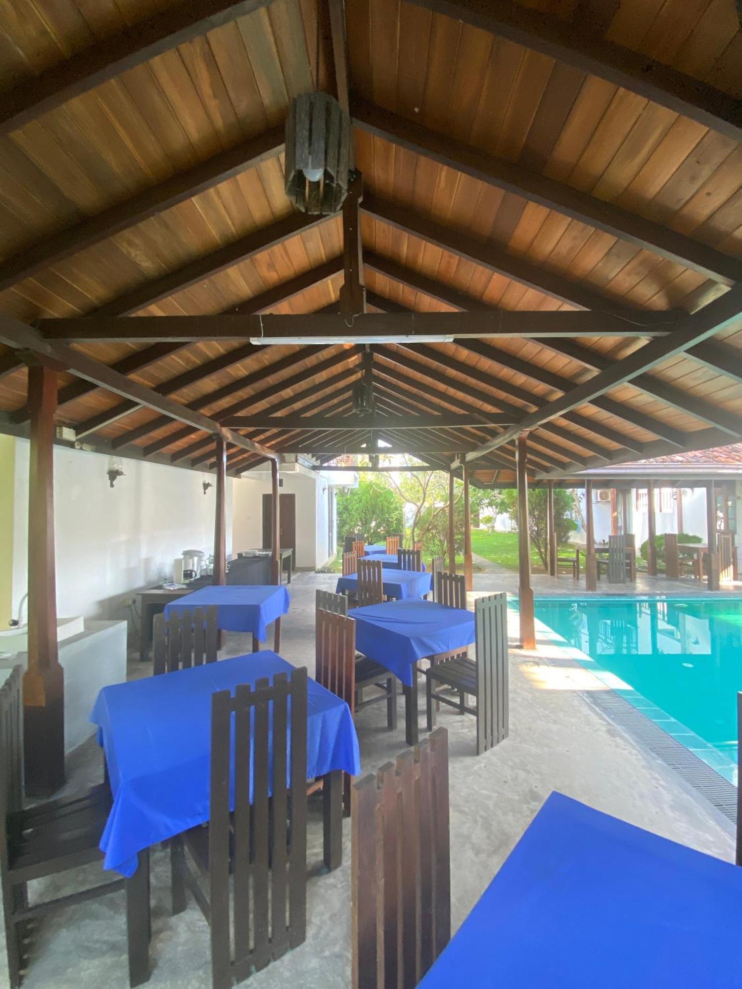 Lagoon Boutique Hotel Kanattegoda Extérieur photo