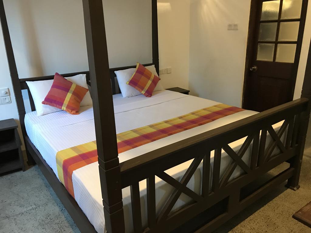 Lagoon Boutique Hotel Kanattegoda Extérieur photo