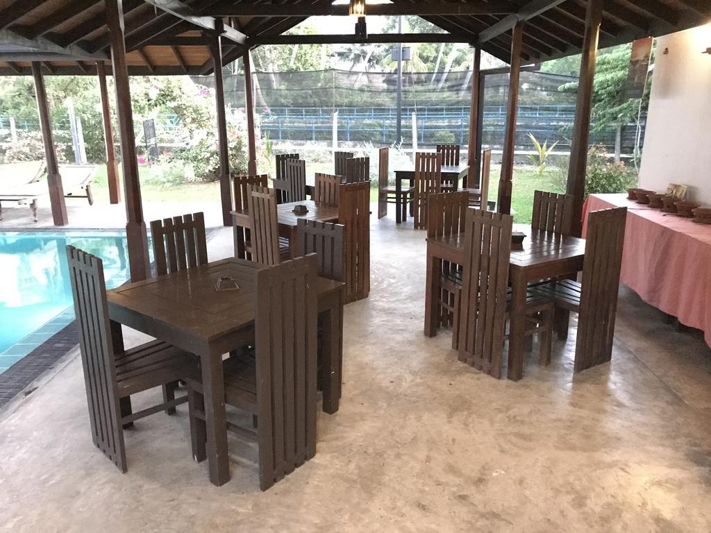 Lagoon Boutique Hotel Kanattegoda Extérieur photo