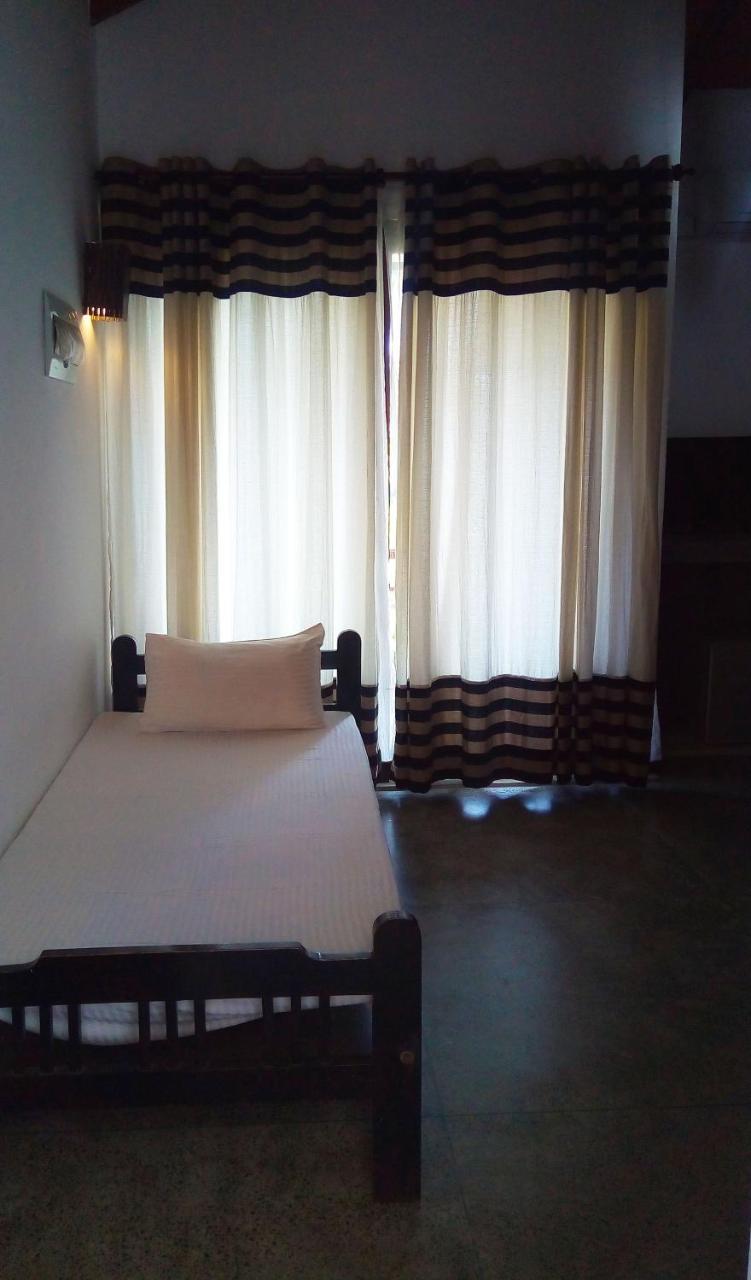 Lagoon Boutique Hotel Kanattegoda Extérieur photo