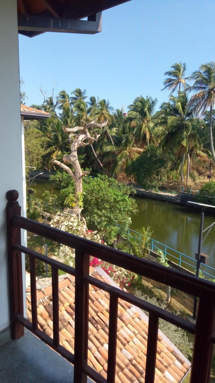 Lagoon Boutique Hotel Kanattegoda Extérieur photo