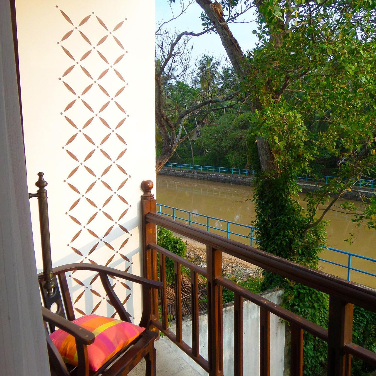 Lagoon Boutique Hotel Kanattegoda Extérieur photo