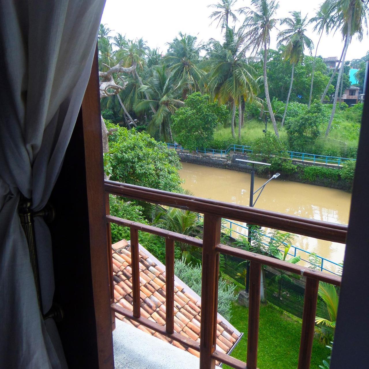 Lagoon Boutique Hotel Kanattegoda Extérieur photo